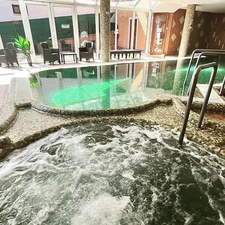 Kwatera prywatna Fonix Wellness ** Apartman Héviz